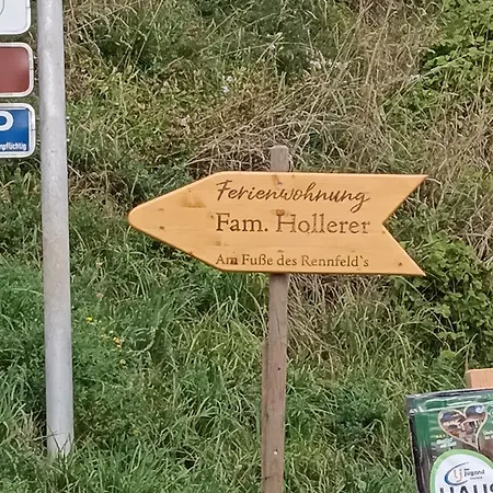 Familie Hollerer Am Fusse Des Rennfeldes